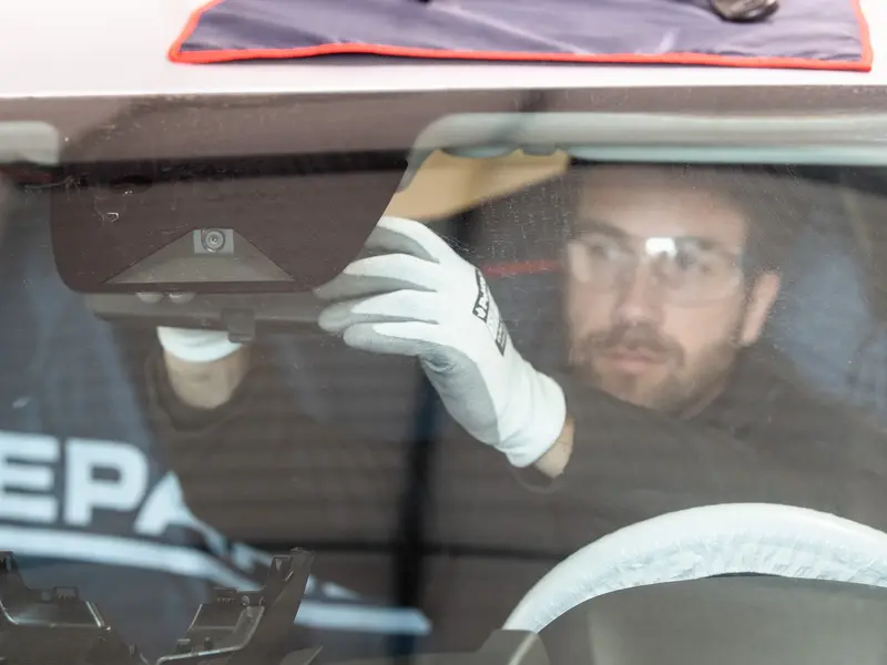 Le remplacement de toit panoramique chez Rapid Pare-Brise Bourgoin-Jallieu